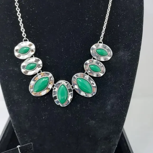 Necklace Bracelet Pierced Earrings Set Emerald Green Faux Stone Silver Tone 21" - Picture 2 of 8